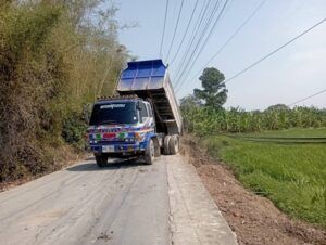 องค์การบริหารส่วนตำบลลาดชิด ได้ดำเนินการ โครงการเสริมดินไหล่ทางพร้อมลงลูกรัง หมู่ที่ 8 ตำบลลาดชิด อำเภอผักไห่ จังหวัดพระนครศรีอยุธยา