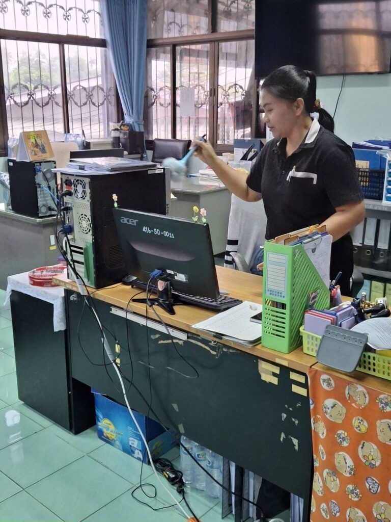 วันพุธที่ 21 มกราคม 2568 องค์การบริหารส่วนตำบลลาดชิดได้ดำเนินการกิจกรรม 5ส. ภายในบริเวณสำนักงาน