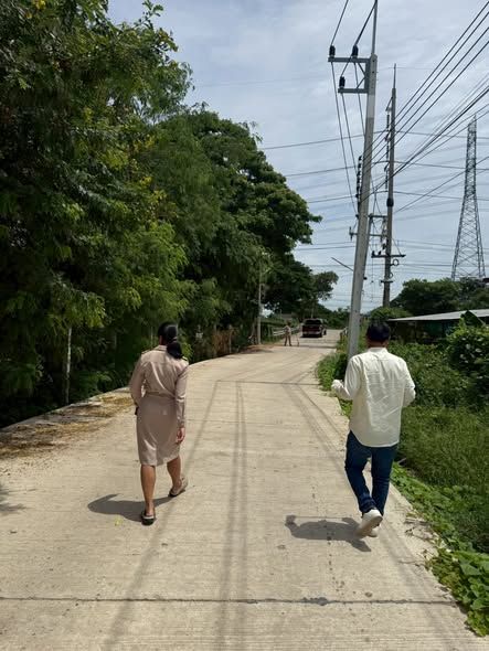 ดำเนินการ โครงการก่อสร้างถนนคอนกรีตเสริมเหล็กบริเวณทางเข้าลาดชิดฝั่งขวา หมู่ที่ 6 ตำบลลาดชิด อำเภอผักไห่ จังหวัดพระนครศรีอยุธยา